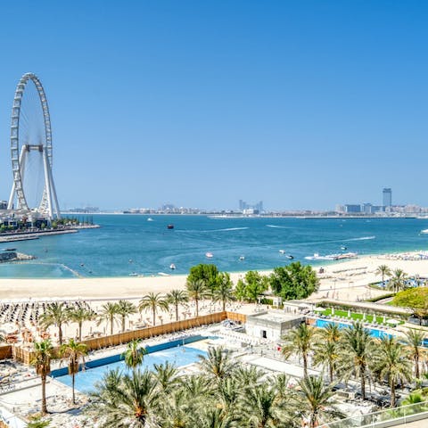 Spend relaxing days on JBR Beach – it's right on your doorstep