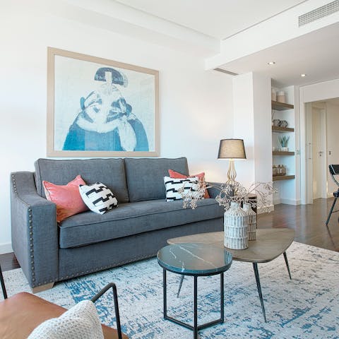 Stretch out in the comfy living area between exploring the city's sought-after sights