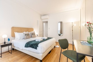 Monceau Morning image 2