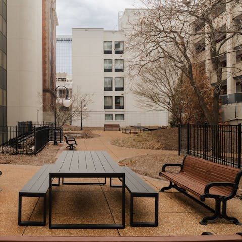 Relax with a coffee in the fresh air of the communal garden