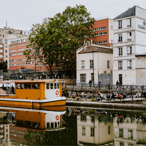 Discover Canal Saint-Martin and enjoy its promenades