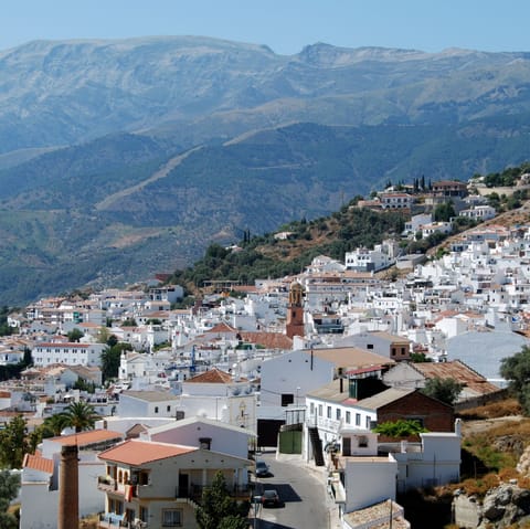 Discover the stunning countryside and mountains of Cómpeta