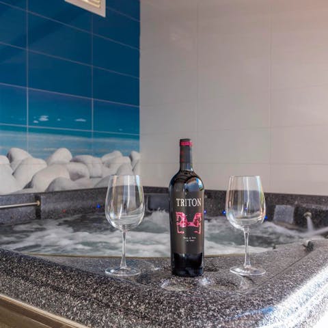 Open a bottle of local wine and relax in the private hot tub