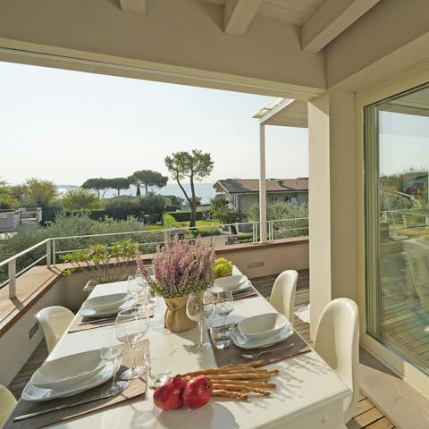 Have a private chef rustle up an Italian feast to enjoy at the alfresco dining area 