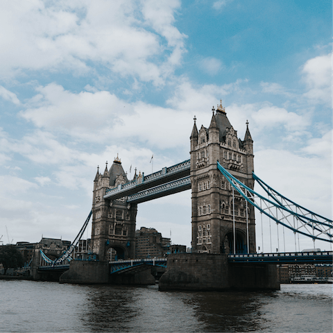 Explore London on foot – Tower Bridge is fifteen minutes away