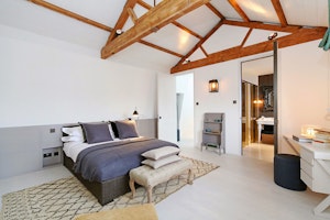 Knightsbridge's Delight image 6