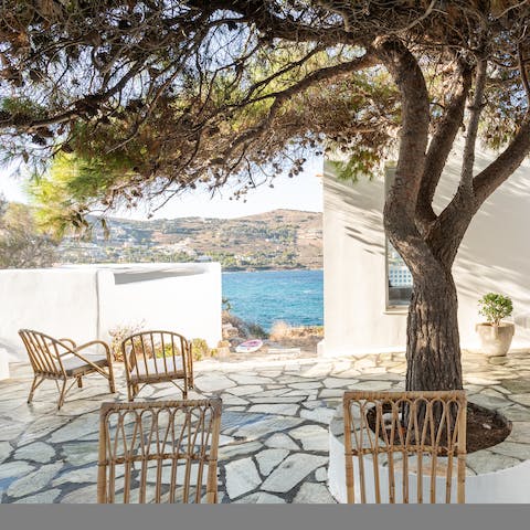 Feel the sea breeze with alfresco lunches from this shady spot