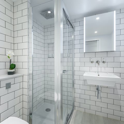 Start mornings with a luxurious soak under the tiled bathrooms' rainfall showers