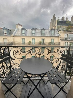Latin Quarter Light image 13