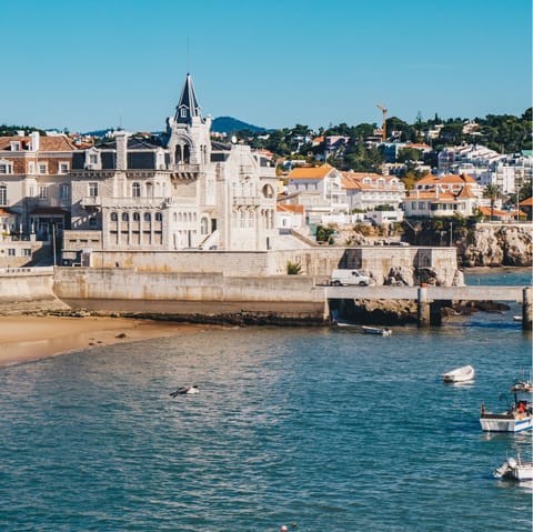 Drive to the beautiful port centre of Cascais in less than ten minutes