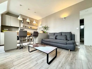 Chic Locale image 9