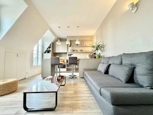 Chic Locale image 7
