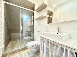 Chic Locale image 2