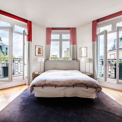 Wake up to sunshine streaming through the windows of this charming duplex