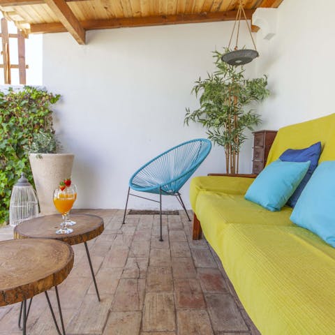 Relax under the shady pergola while enjoying a refreshing drink
