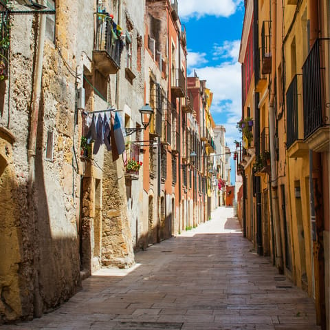 Explore the nearby town of Tarragona, just fifteen minutes away by car