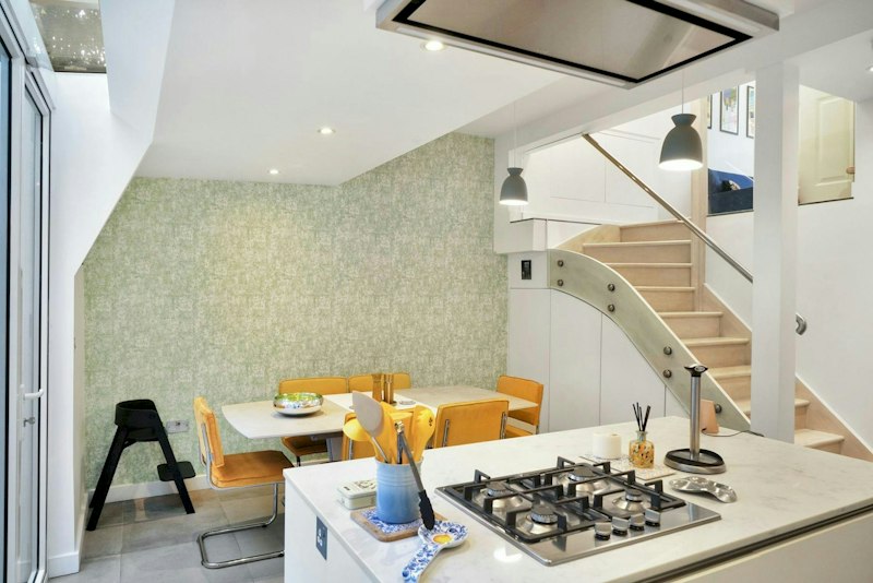 Charming London additional image