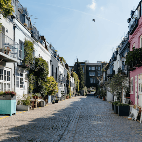 Become familiar with Notting Hill's pretty streets and myriad brunch spots