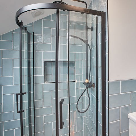 Start your mornings with a relaxing soak under the bathrooms' rainfall showers