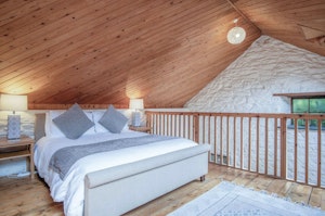 Enchanting Cottage image 8