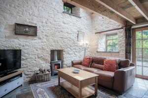 Enchanting Cottage image 5