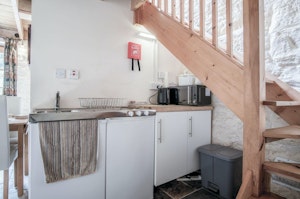 Enchanting Cottage image 4