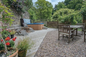 Enchanting Cottage image 3