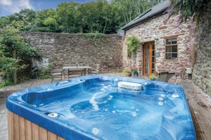 Enchanting Cottage image 1