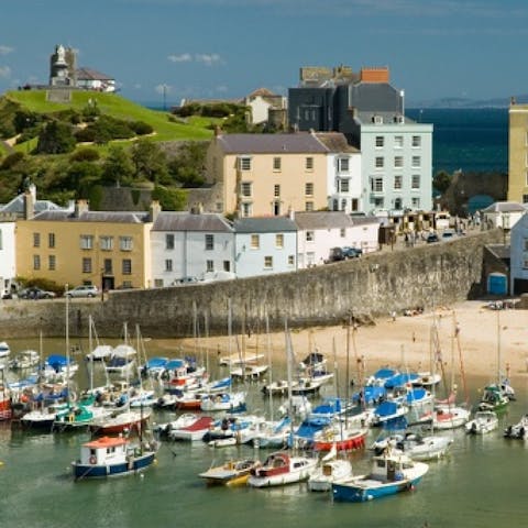 Stay just a seven-minute drive from the centre of Tenby and explore its 13th-century town walls and golden beaches
