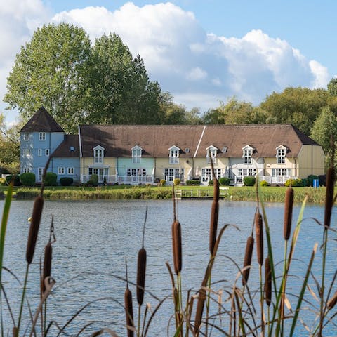 Explore Cotswold Water Park and the number of lakeside attractions