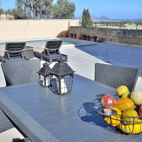 The hosts were very friendly and helpful, and they went above and beyond to make sure guests had a great stay.