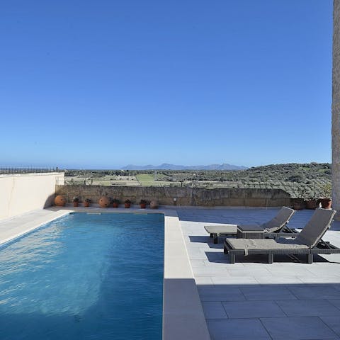 Guests experienced remarkable views of the surrounding area from the private terrace and pool.