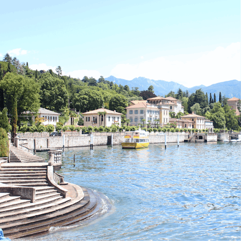 Stay just a few metres away from the beach and beautiful waters of Lake Como