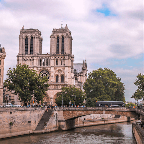 Walk to the iconic Notre Dame in just fifteen minutes