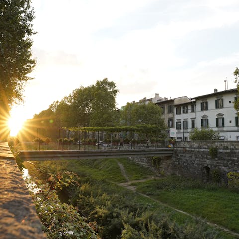 Take a five-minute stroll to restaurants and bars for a taste of Italian living
