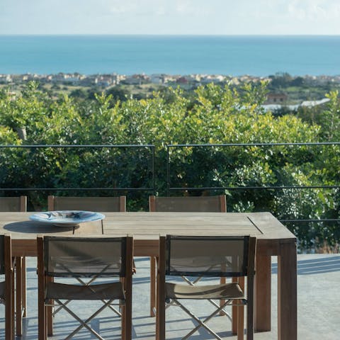 Dine on delicious Italian pasta dishes in a gorgeous setting on your alfresco dining table