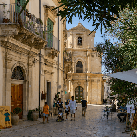 Explore the quaint streets of Scicli, and find friendly bars and vibrant restaurants