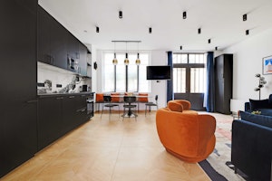 Parisian Can-Can image 5