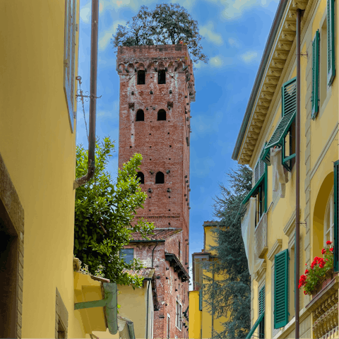 This home is located in the heart of Lucca, close to all the major attractions.