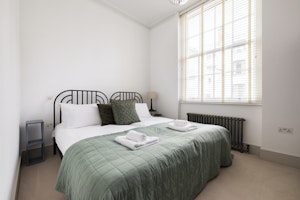 London Chic image 8