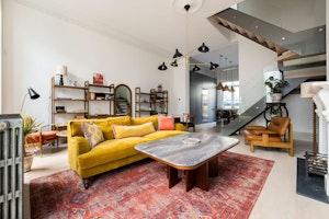 London Chic image 1