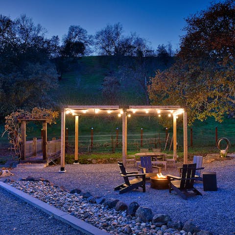 Sit out late around the fire pit – maybe you'll host a wine tasting?