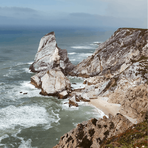 Experience the beauty of the Algarve from this home in Portimão