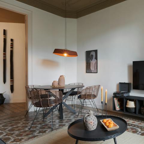 Enjoy evening drinks and tapas in the comfort of this stylish apartment