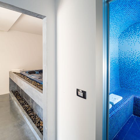 Find your peace in the Turkish steam bath, hot tub, or multisensory shower