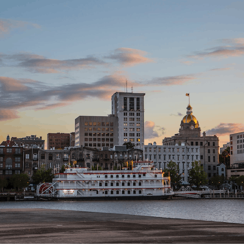 Enjoy sunset strolls to the gorgeous Rousakis Riverfront Plaza – just ten minutes from your apartment