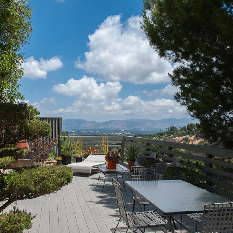 Gaze out across the city, the canyon and the mountains from your deck