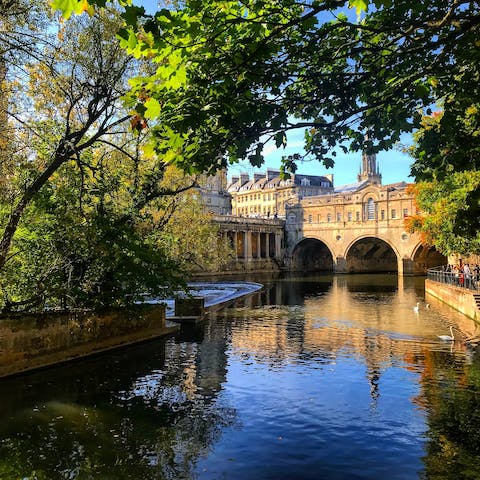Explore Bath's beautiful city centre on foot