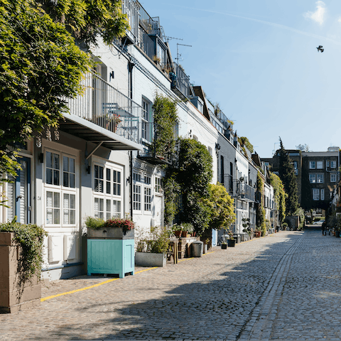 Explore Notting Hill's array of eateries, pubs and shops