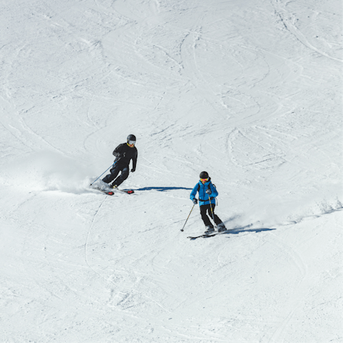 Head to the slopes in no time at all – the ski lift is 1.5 km away